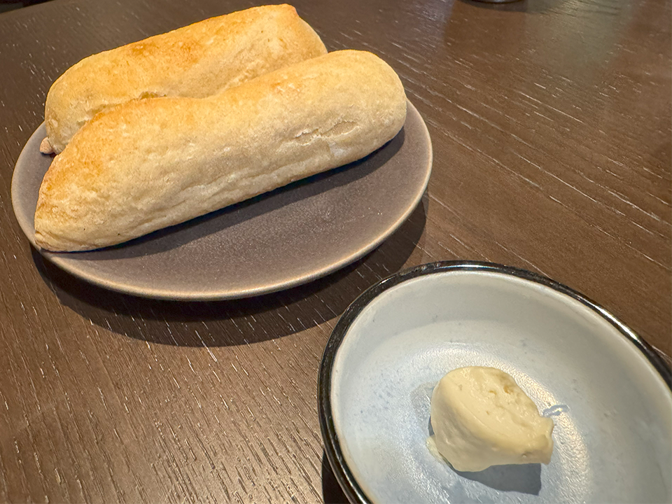 銀座六覺燈 神楽坂店 自家製スモークバターとパン