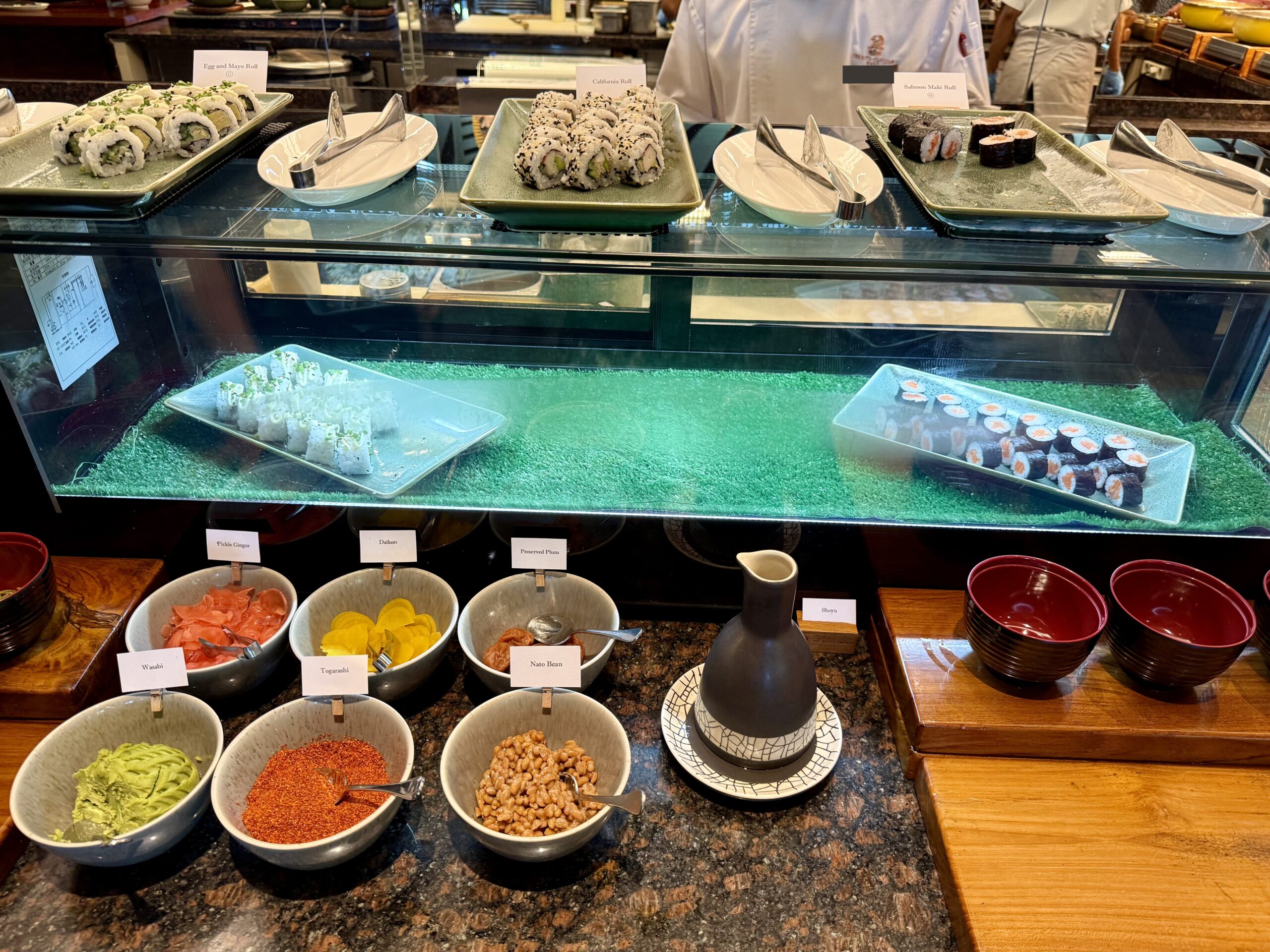 朝食の寿司コーナー