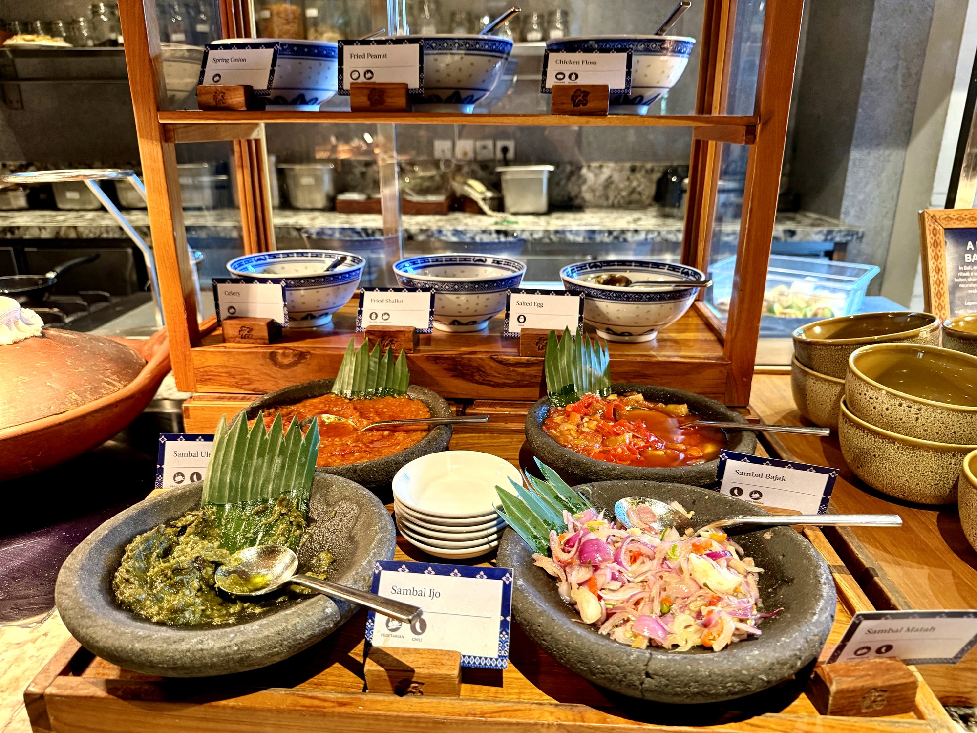 ラグーナ バリ、朝食会場Banyubiruの様子（74）