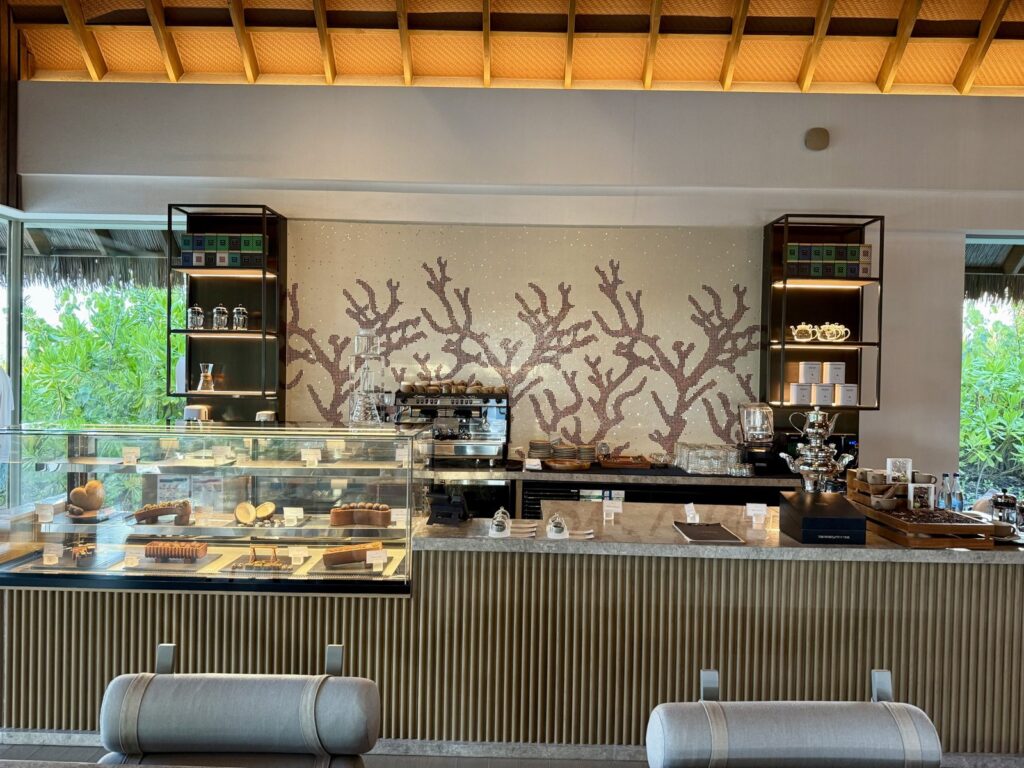 店内にあるカフェのカウンター