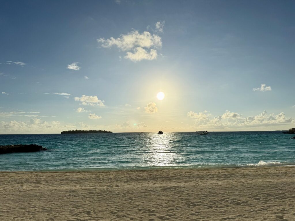 ビーチから眺める夕日