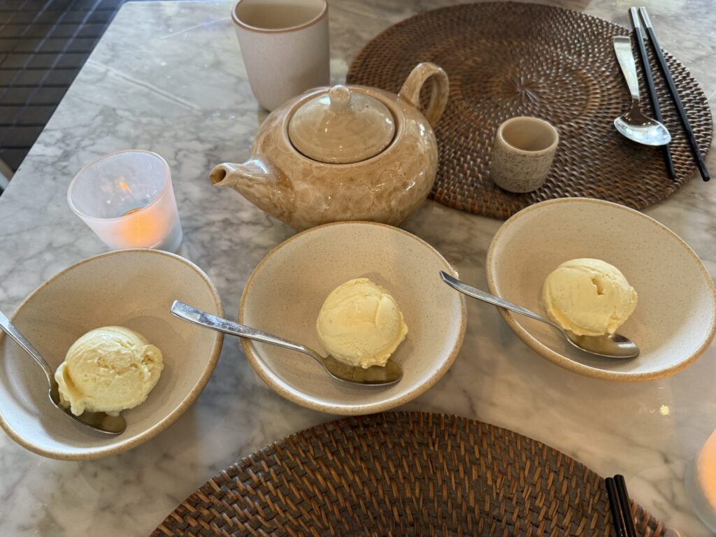 ウマナ・バリ｜食後のアイスクリームとお茶