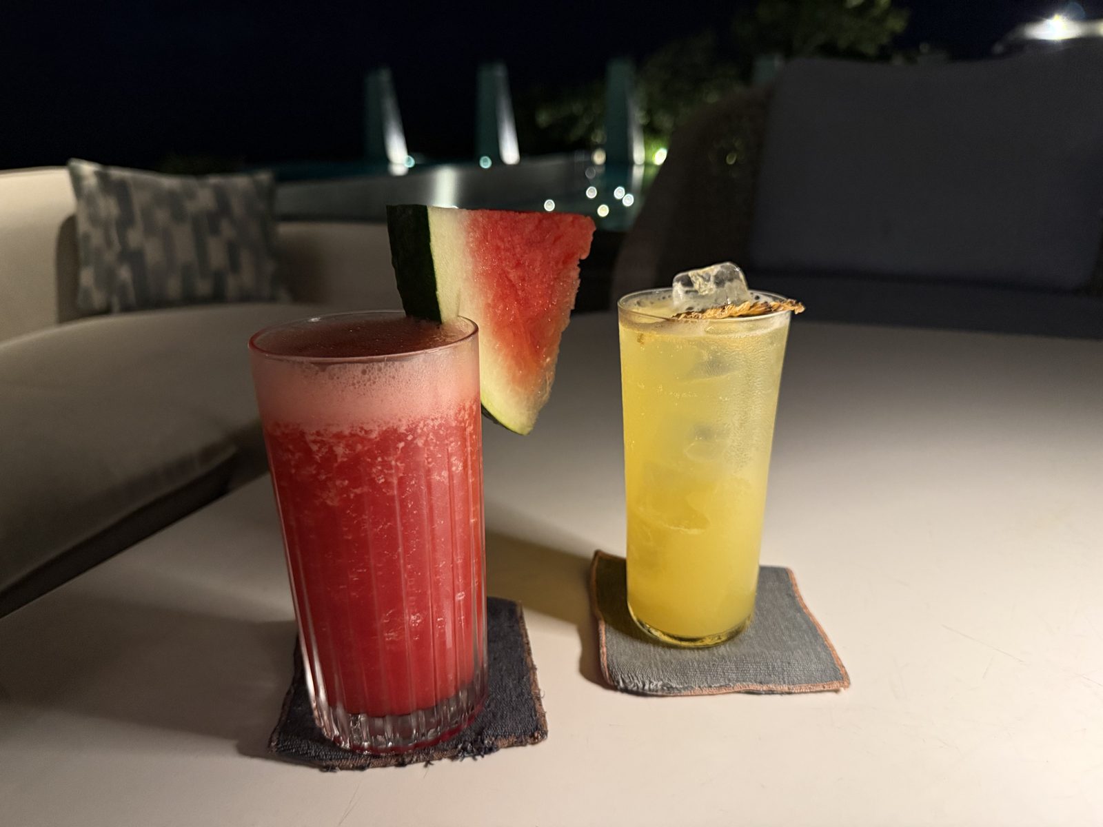 スイカジュースとトロピカルドリンク