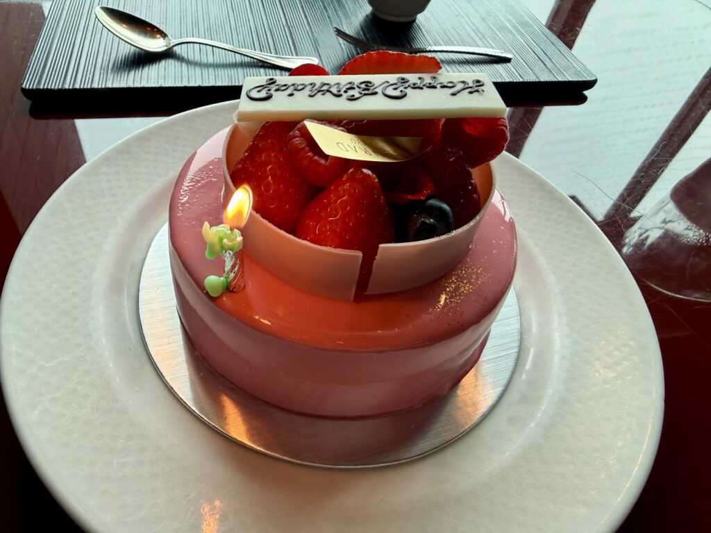 HPCJの誕生日特典でいただいたコンラッド東京「風花」のバースデーケーキ