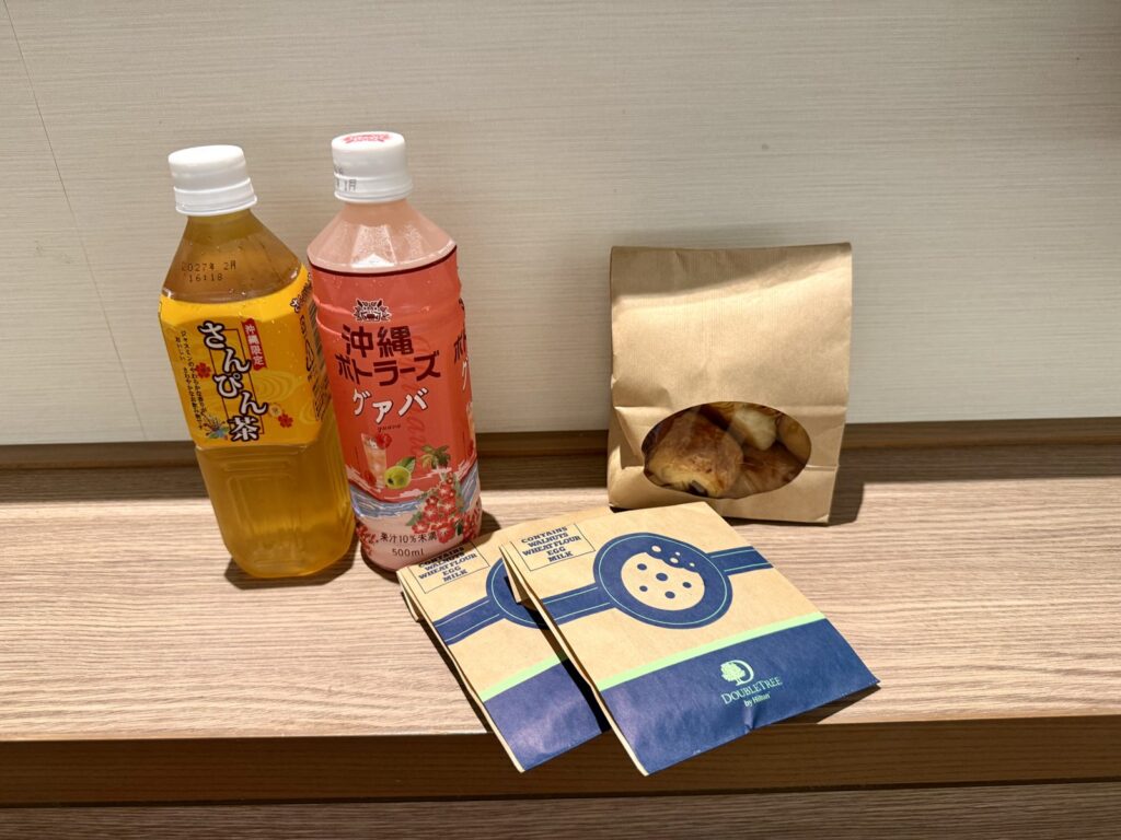 ダブルツリーbyヒルトン那覇首里城｜チェックインでいただいたクッキーとドリンク