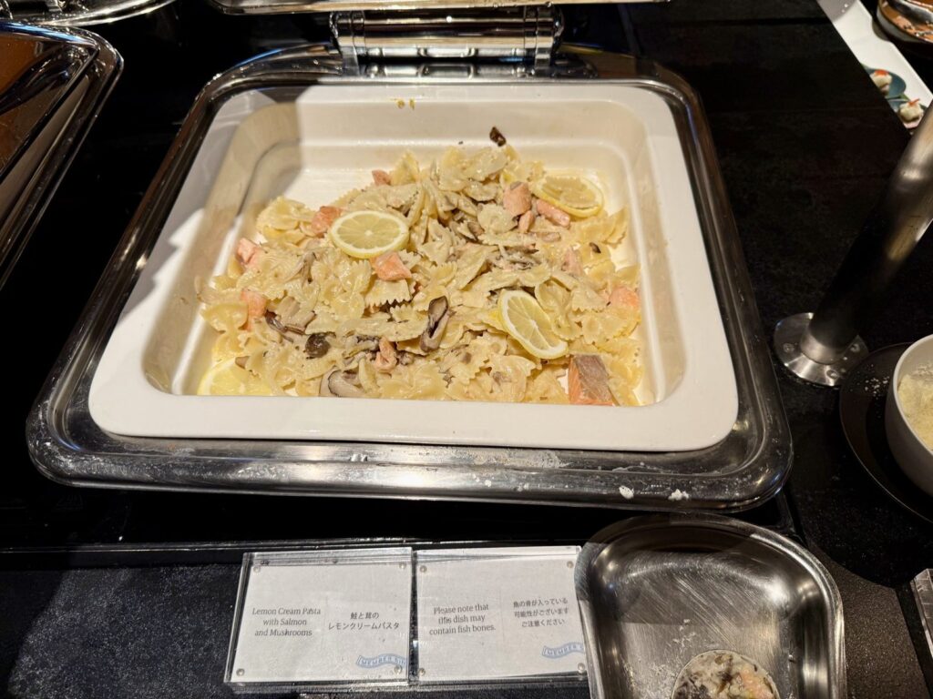 羽田センチュリオン・ラウンジのクリームパスタ