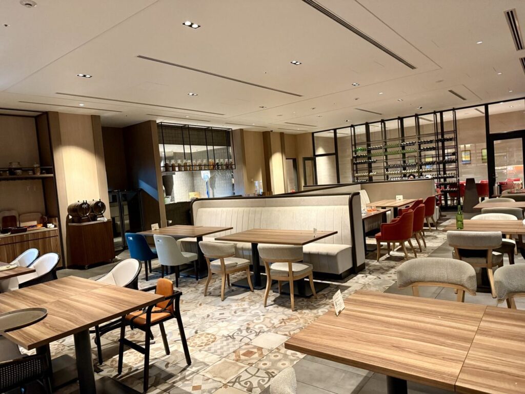 ヒルトン沖縄瀬底リゾート｜セマーレの店内