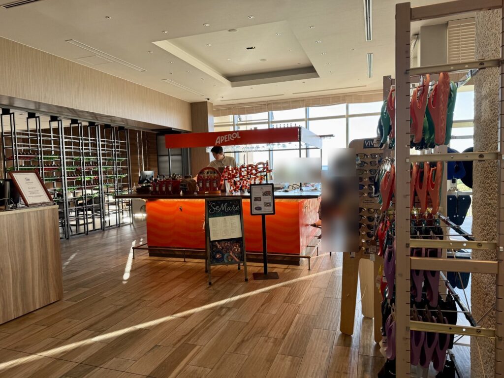 ヒルトン沖縄瀬底リゾート｜売店の奥のバーカウンター