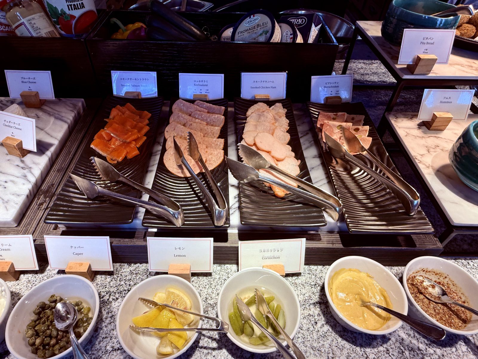 セントレジス大阪｜朝食のスモークサーモンとハム