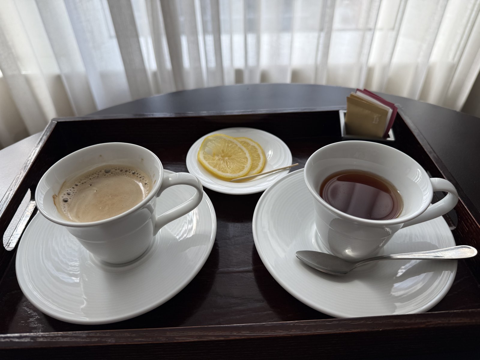 セントレジス大阪｜バトラーサービスで届けてもらったコーヒーと紅茶