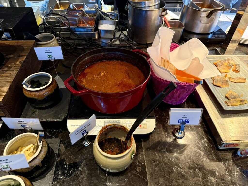 東京マリオット 朝食会場のチキンカレーとナン