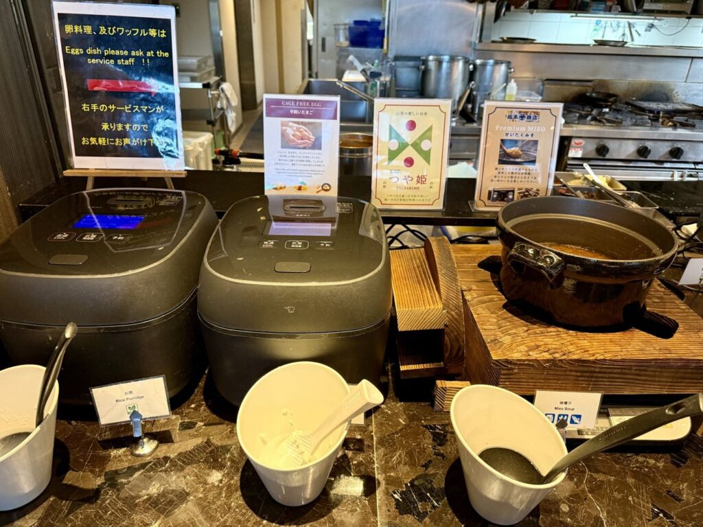 東京マリオット 朝食会場のごはんと味噌汁