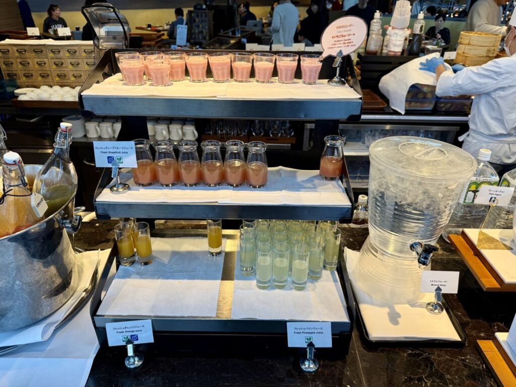 東京マリオット 朝食会場のスムージーとジュース