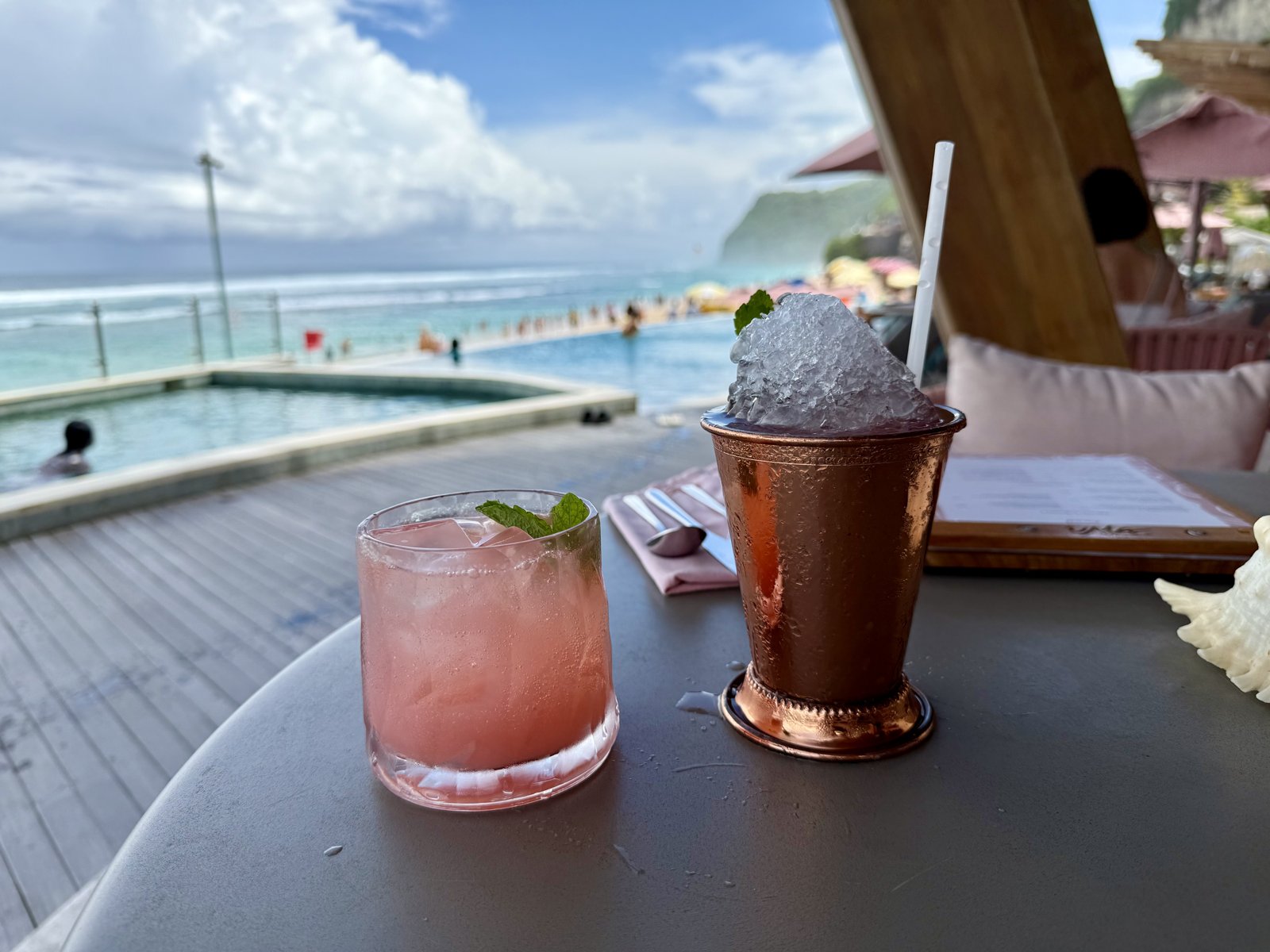 モクテル2種（1杯 Rp 80,000／約740円）